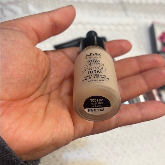 NYX makeup bundle / lot of 7 products - Picture 9 of 15